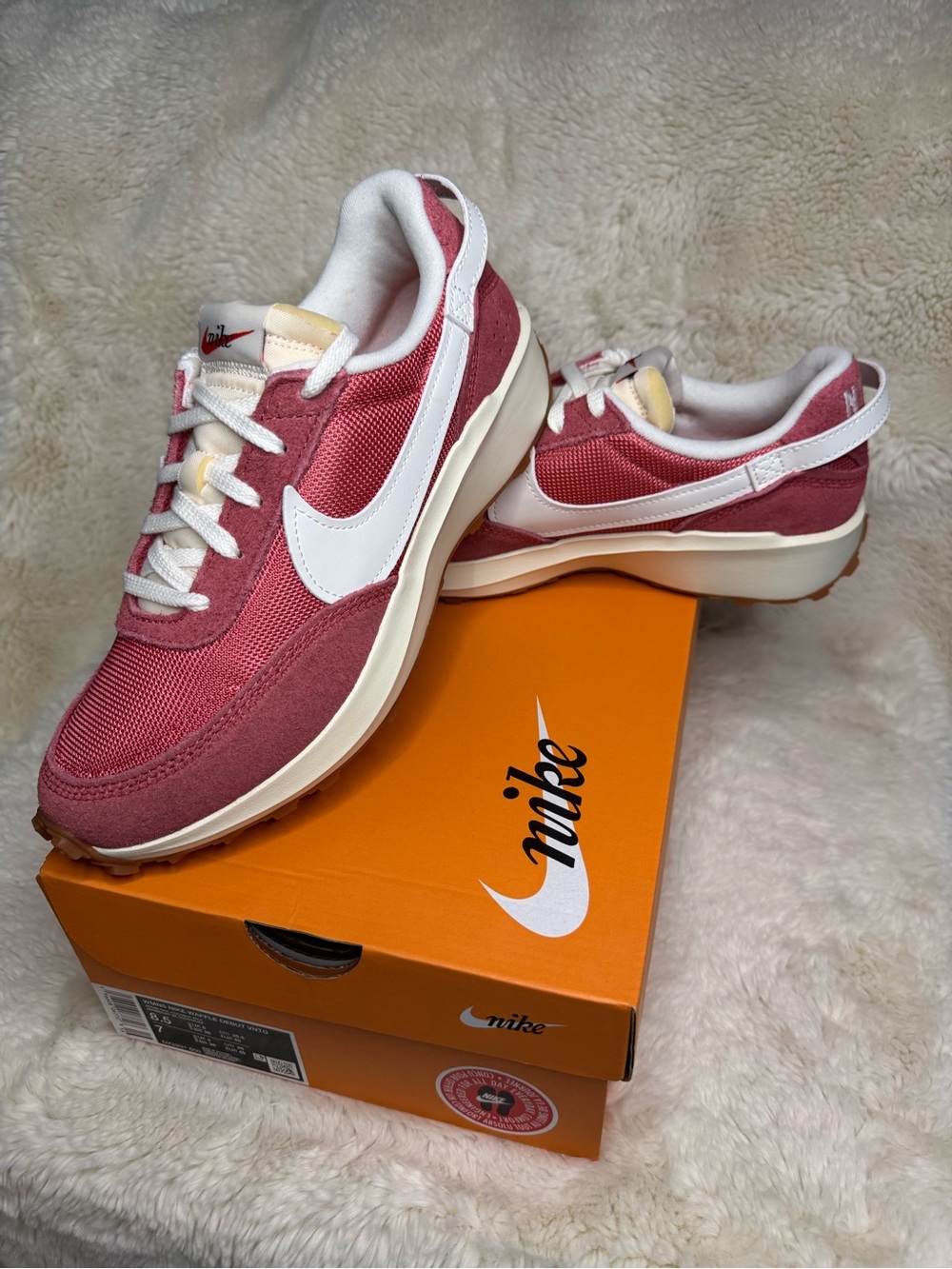NWB Nike Waffle 🧇 Debut size 8.5 Women